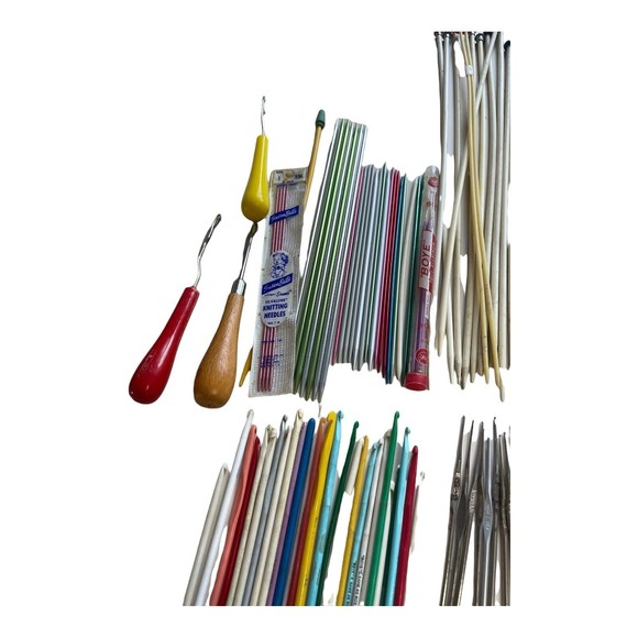 HUGE LOT VTG KNITTING  CROCHET NEEDLES BOYE  ALUMINUM Plastic WOOD ACCESSORIES - Picture 3 of 10